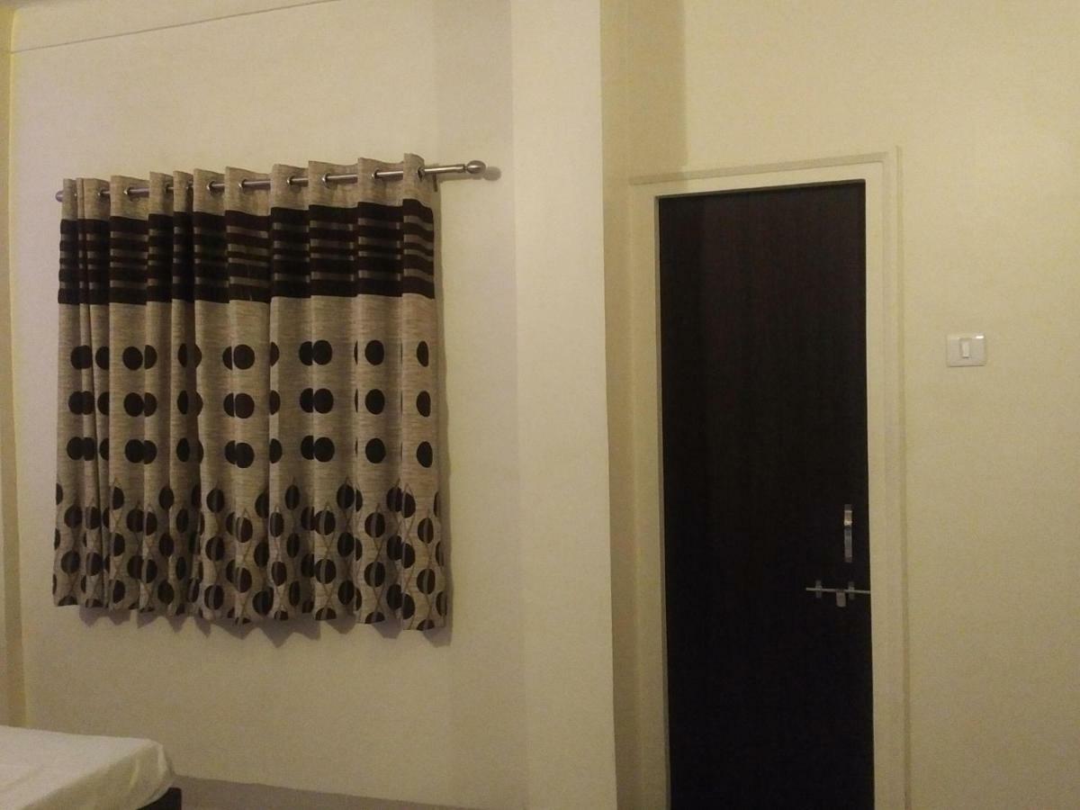 Hotel Rose Lodge Pune Ngoại thất bức ảnh