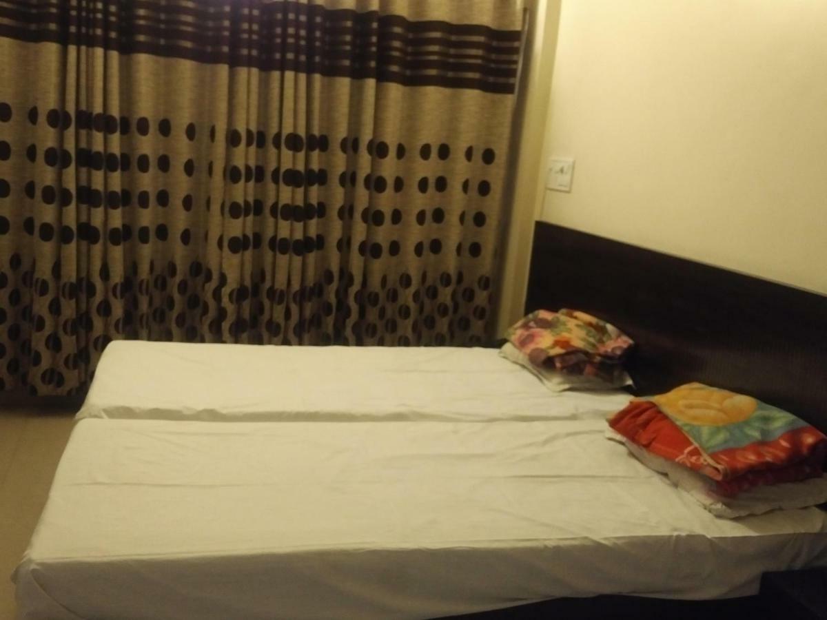 Hotel Rose Lodge Pune Ngoại thất bức ảnh