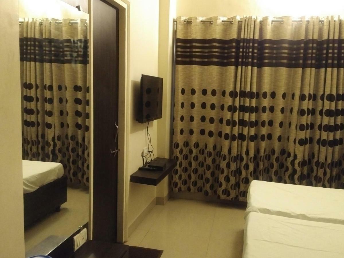 Hotel Rose Lodge Pune Ngoại thất bức ảnh