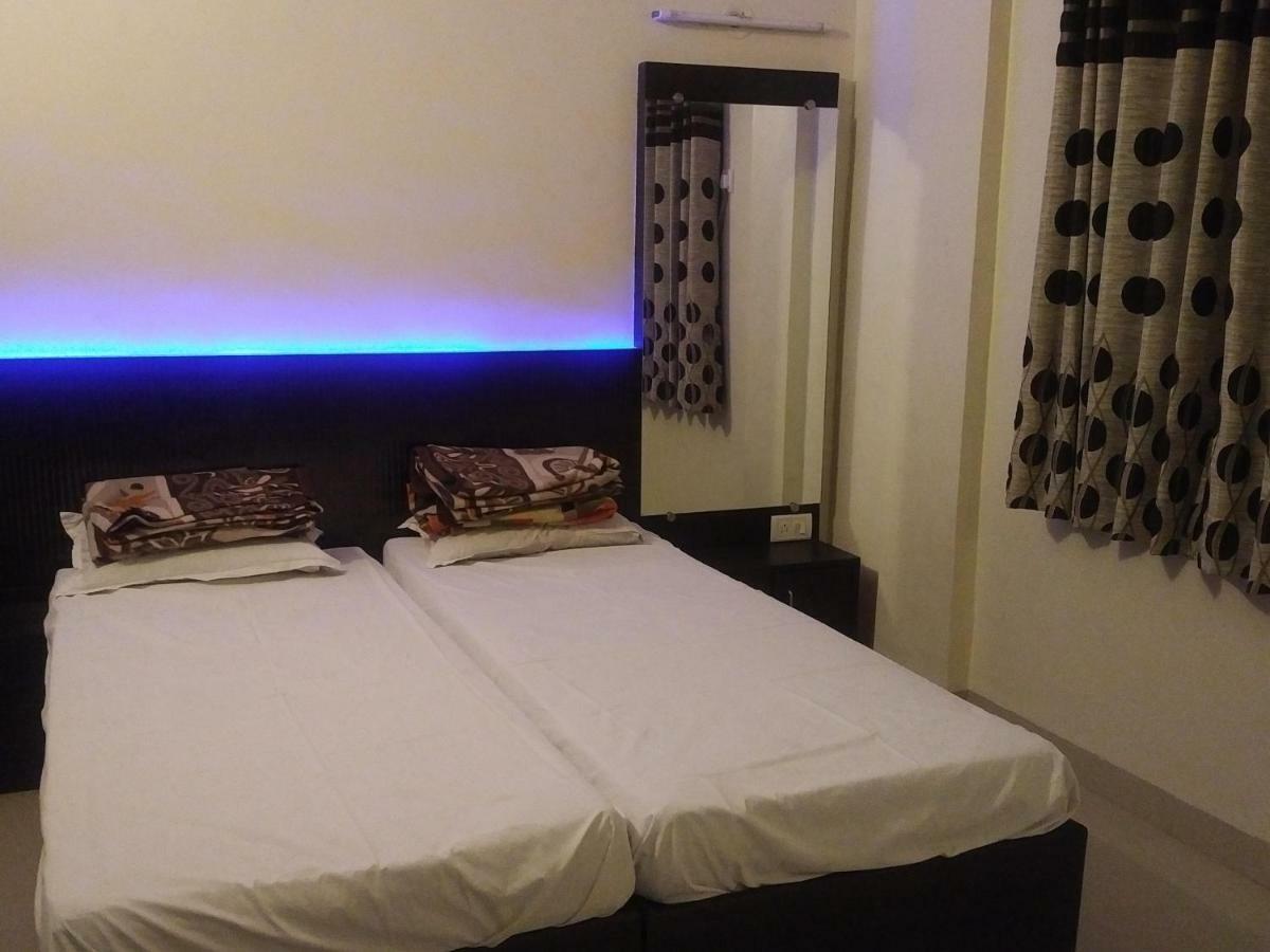 Hotel Rose Lodge Pune Ngoại thất bức ảnh