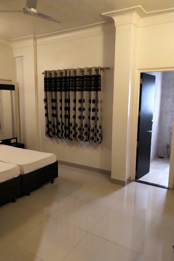 Hotel Rose Lodge Pune Ngoại thất bức ảnh