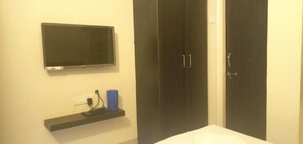 Hotel Rose Lodge Pune Ngoại thất bức ảnh