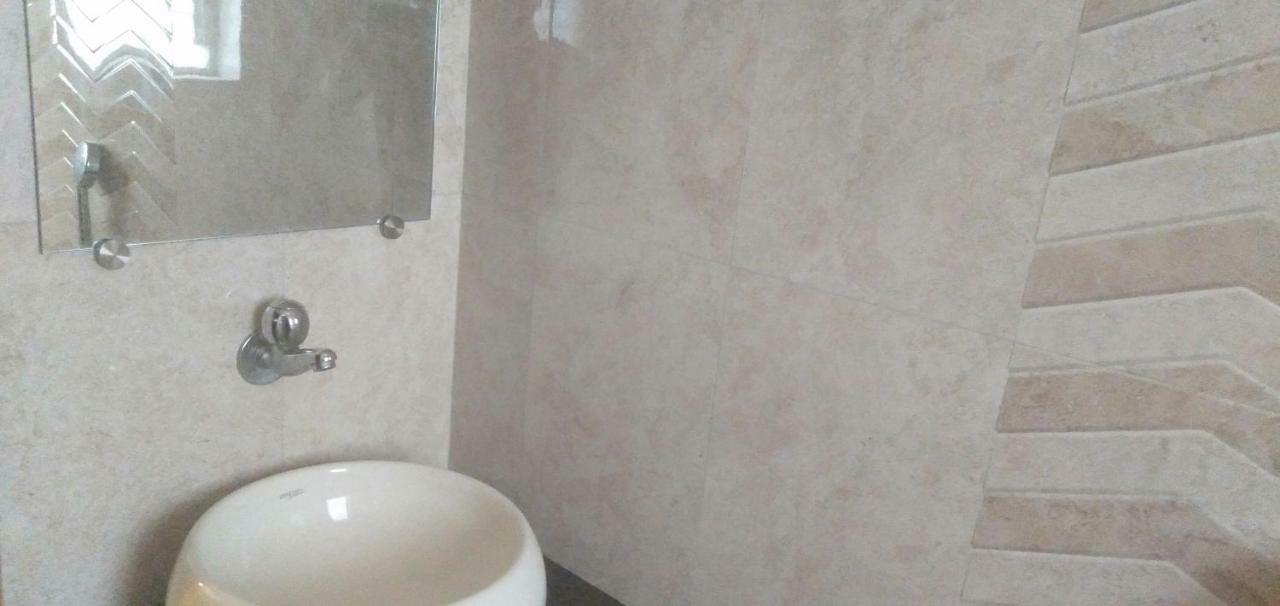 Hotel Rose Lodge Pune Ngoại thất bức ảnh