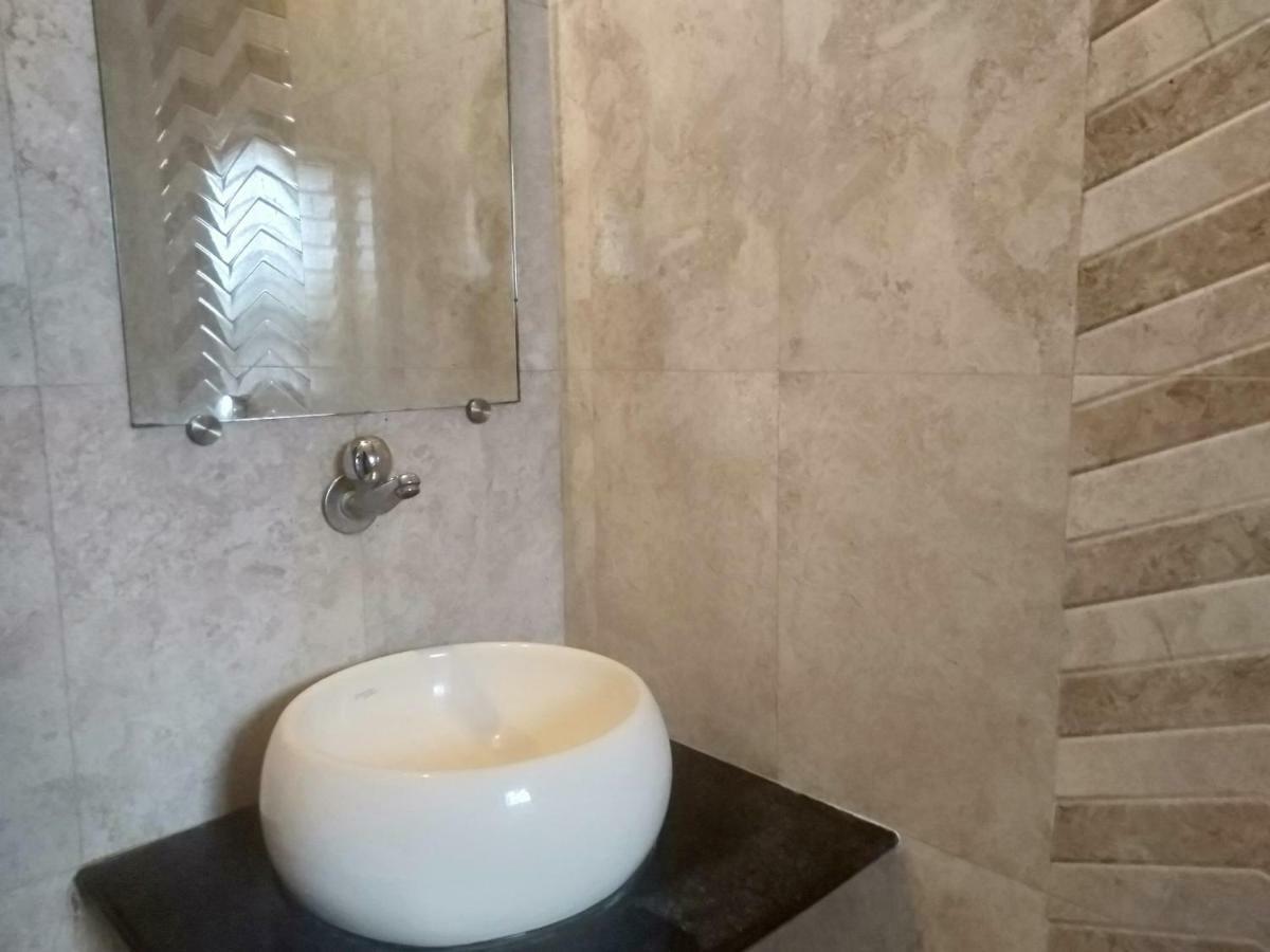 Hotel Rose Lodge Pune Ngoại thất bức ảnh