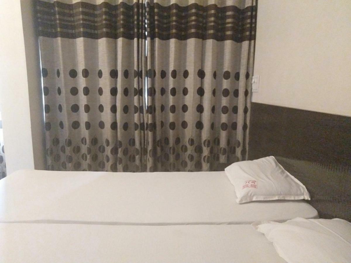 Hotel Rose Lodge Pune Ngoại thất bức ảnh